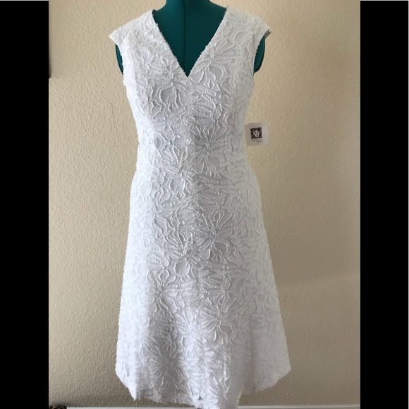 Anne Klein Dresses & Skirts - Stunning dress by Anne Klein, size 10